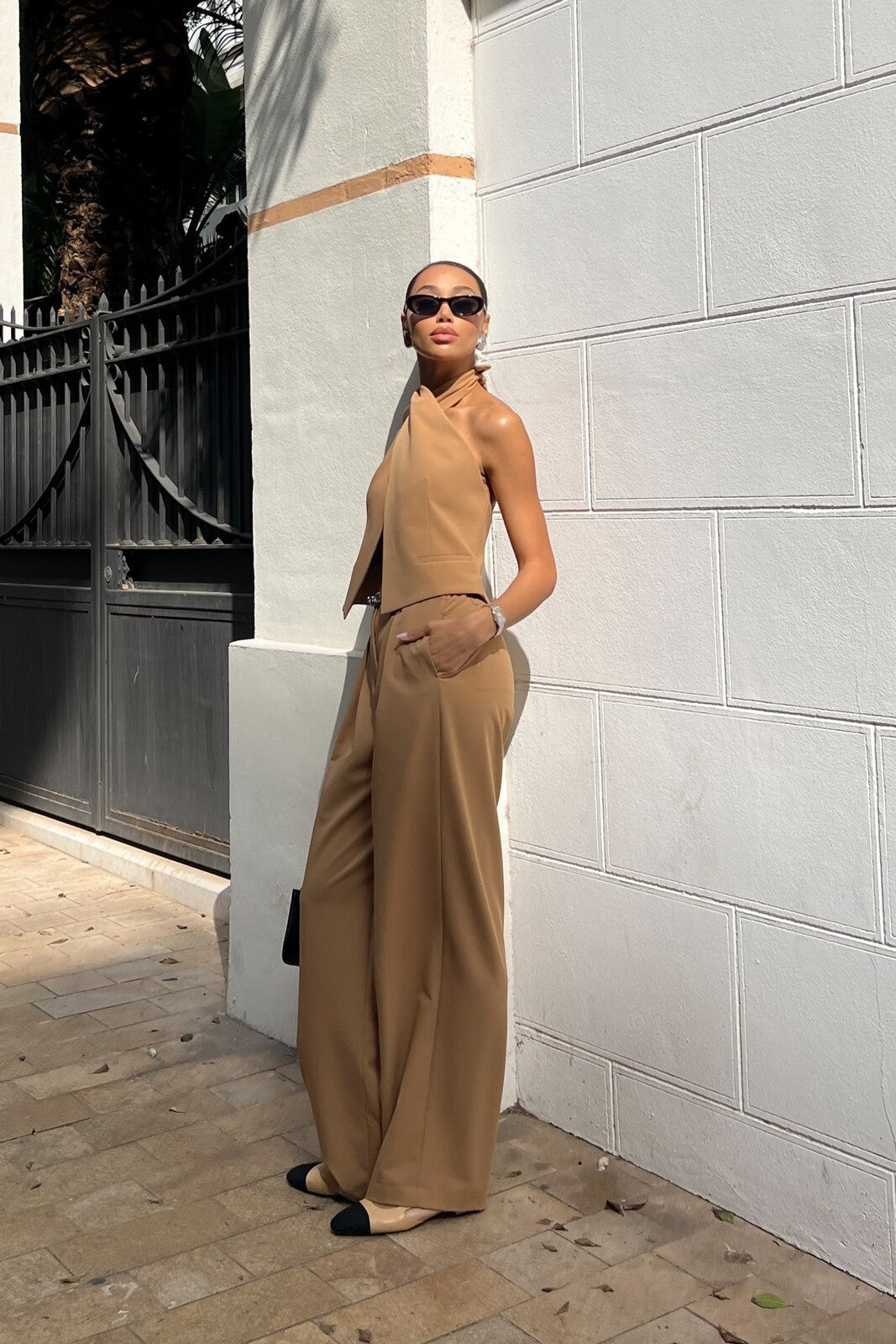 CALÇA CAMEL CORTE LARGO