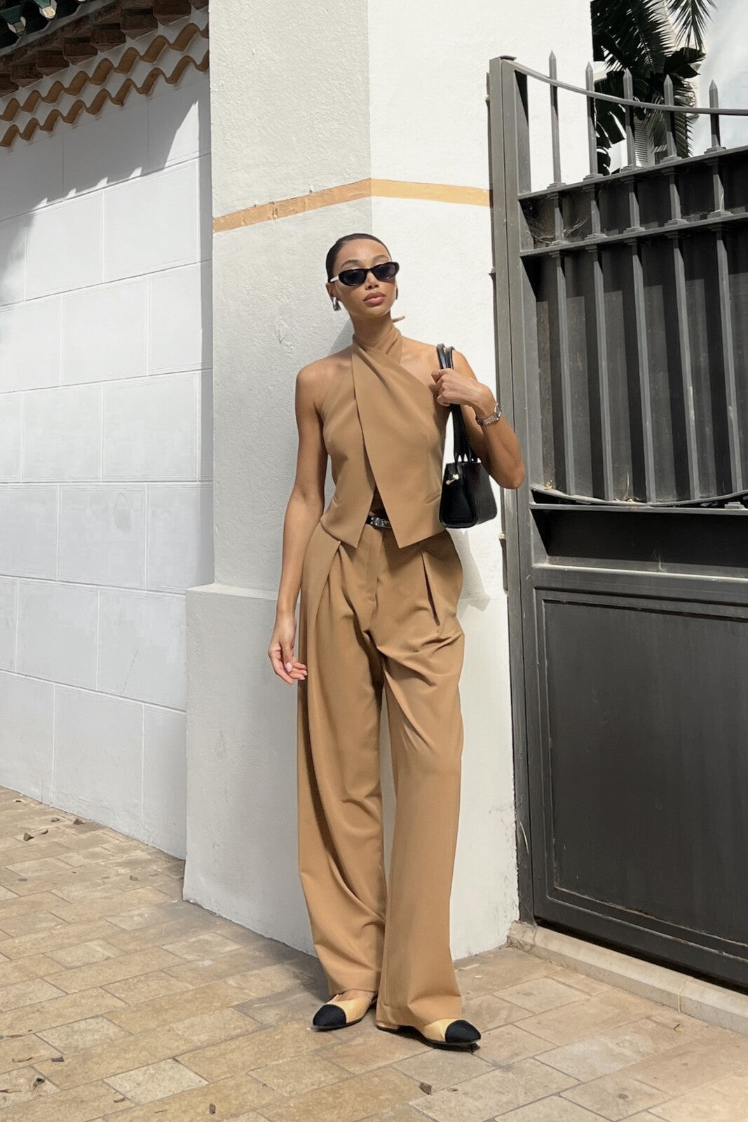 CALÇA CAMEL CORTE LARGO