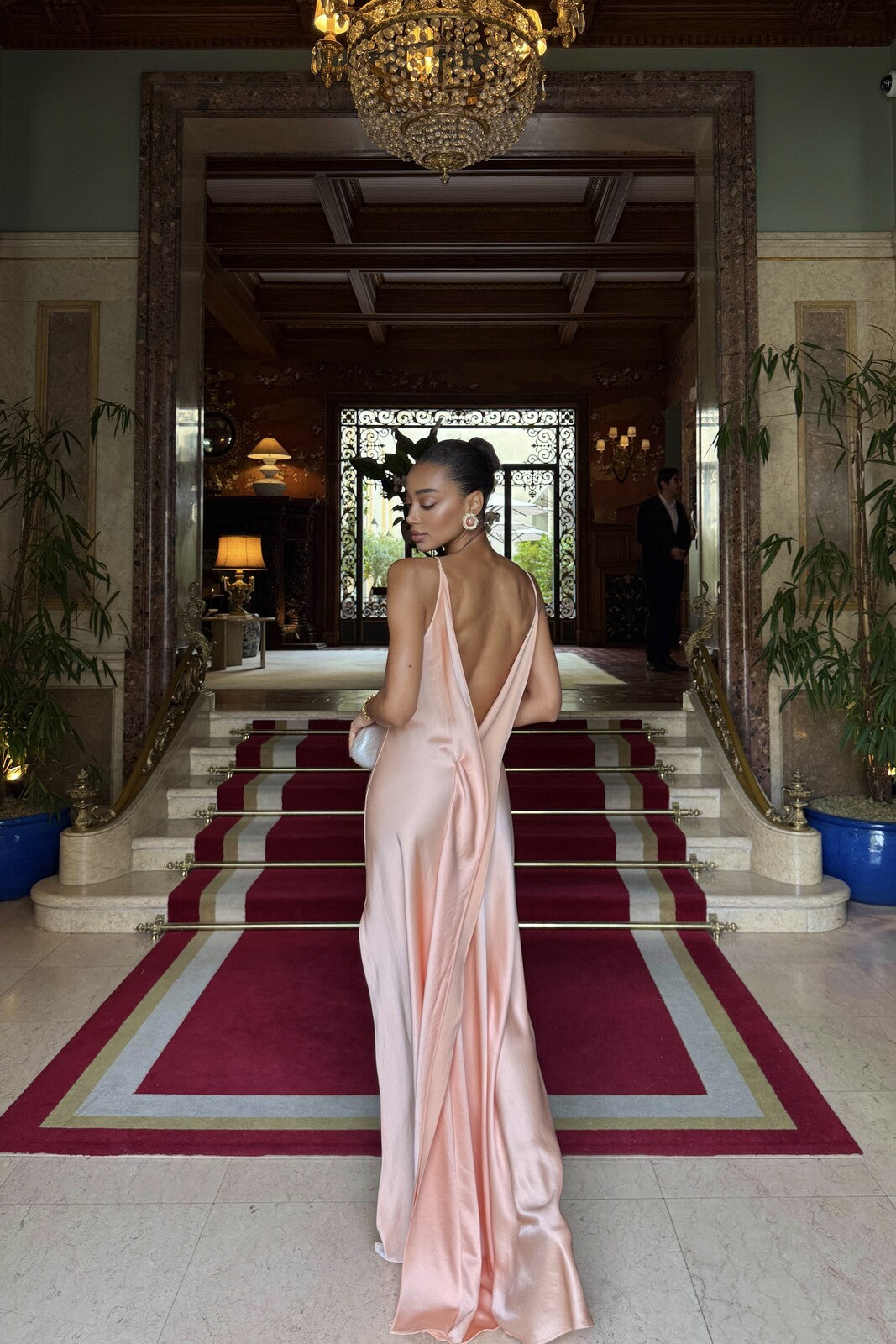 ROBE PÊCHE DOUCE DÉCOLLETÉ PROFOND DANS LE DOS