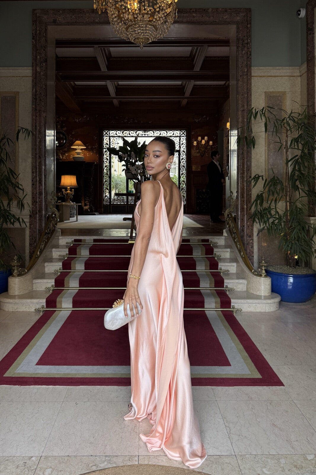 ROBE PÊCHE DOUCE DÉCOLLETÉ PROFOND DANS LE DOS