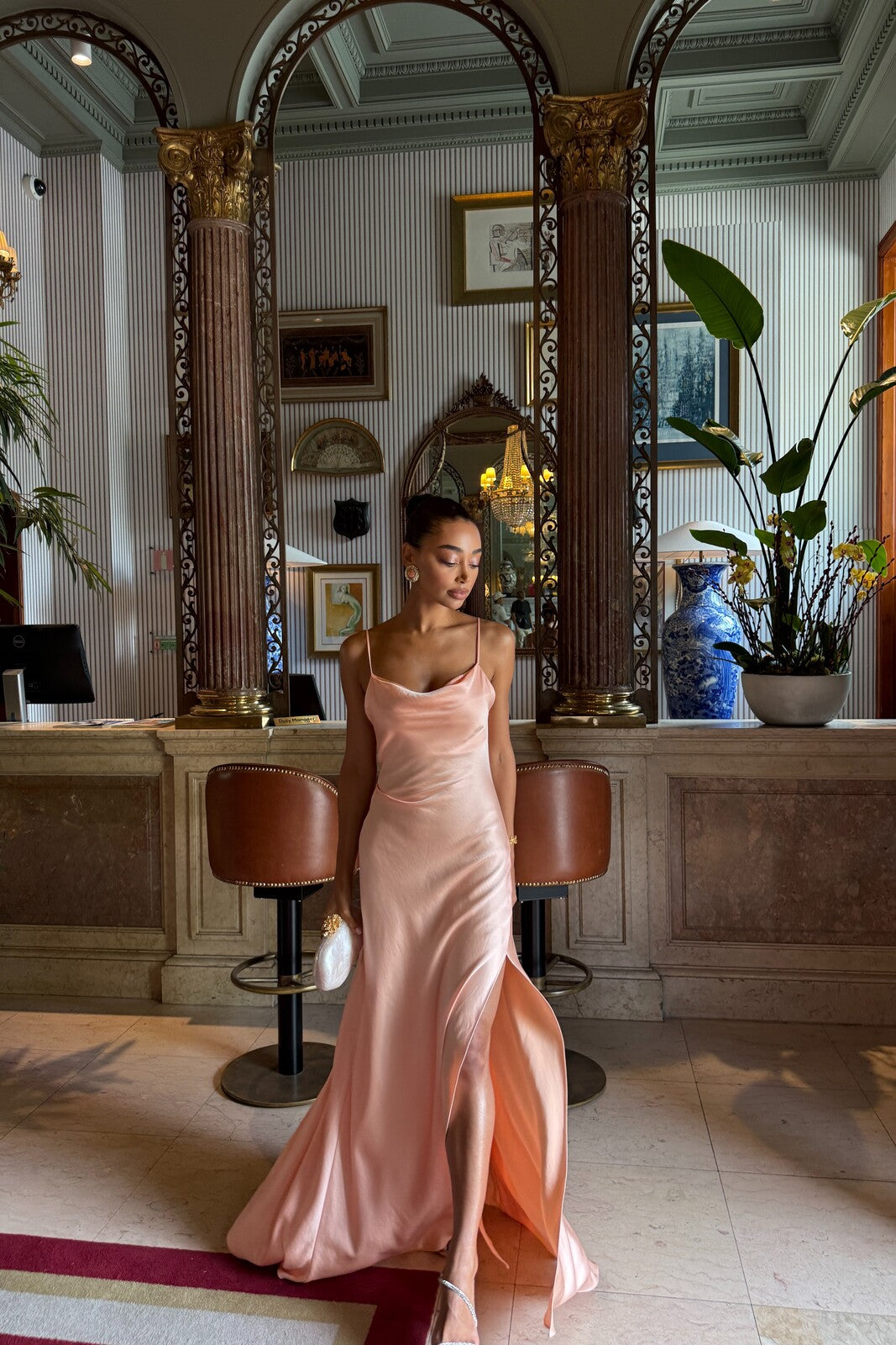 ROBE PÊCHE DOUCE DÉCOLLETÉ PROFOND DANS LE DOS