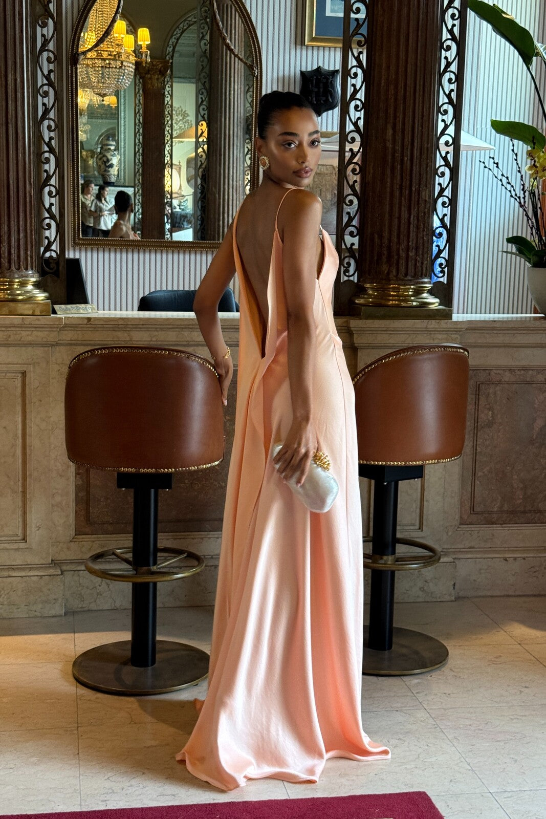 ROBE PÊCHE DOUCE DÉCOLLETÉ PROFOND DANS LE DOS