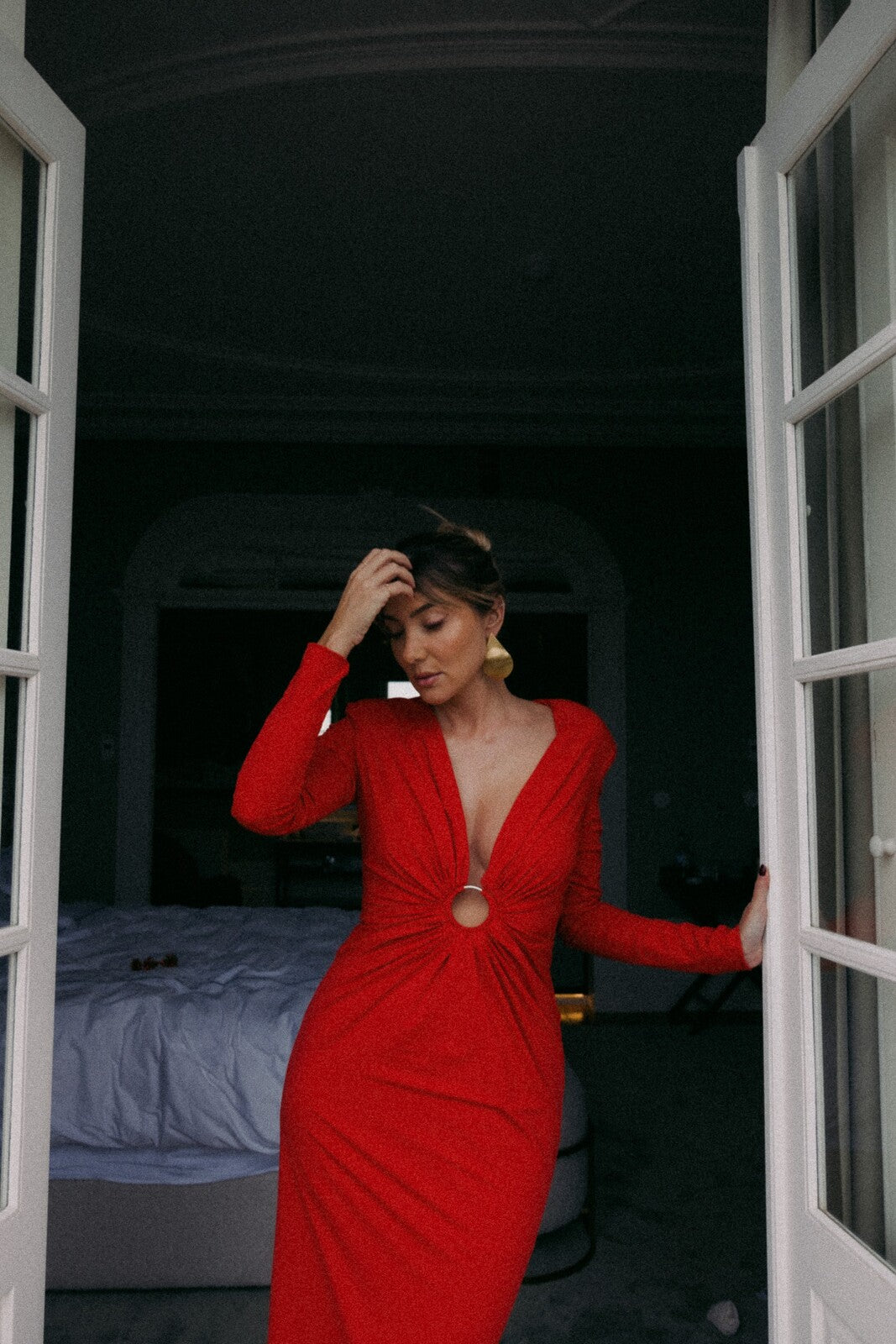 LONG RED DRESS WITH A RING