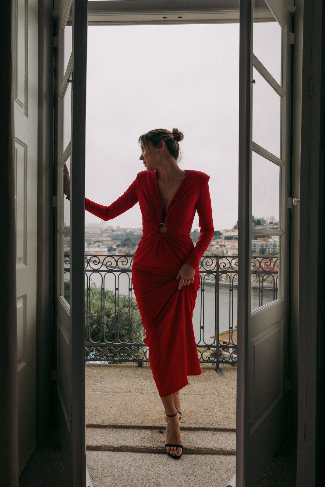 LONG RED DRESS WITH A RING