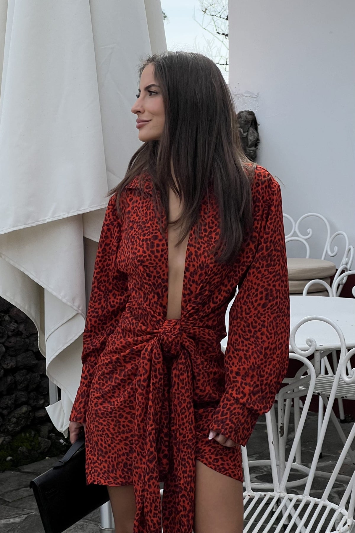 BLOUSE SURDIMENSIONNÉE ROUGE À MOTIF TIGRÉ AVEC NŒUD