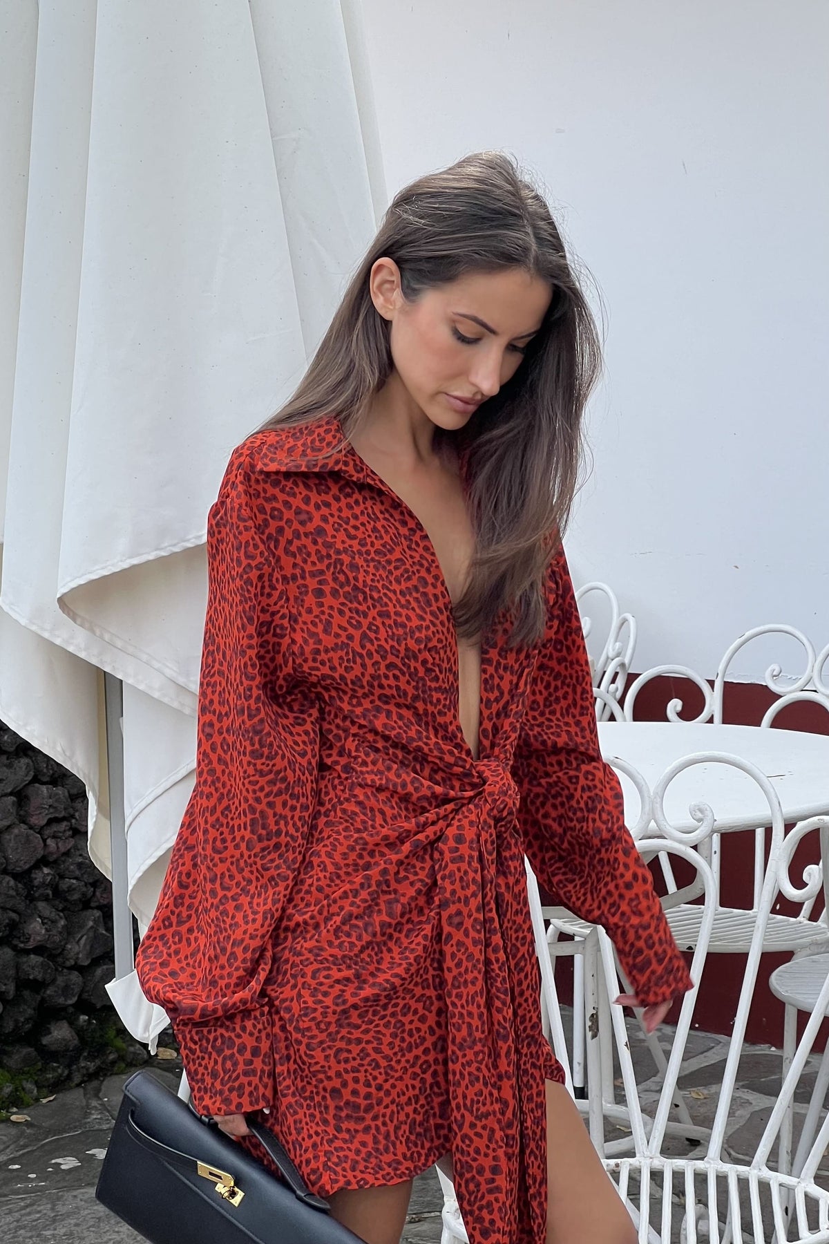 BLOUSE SURDIMENSIONNÉE ROUGE À MOTIF TIGRÉ AVEC NŒUD