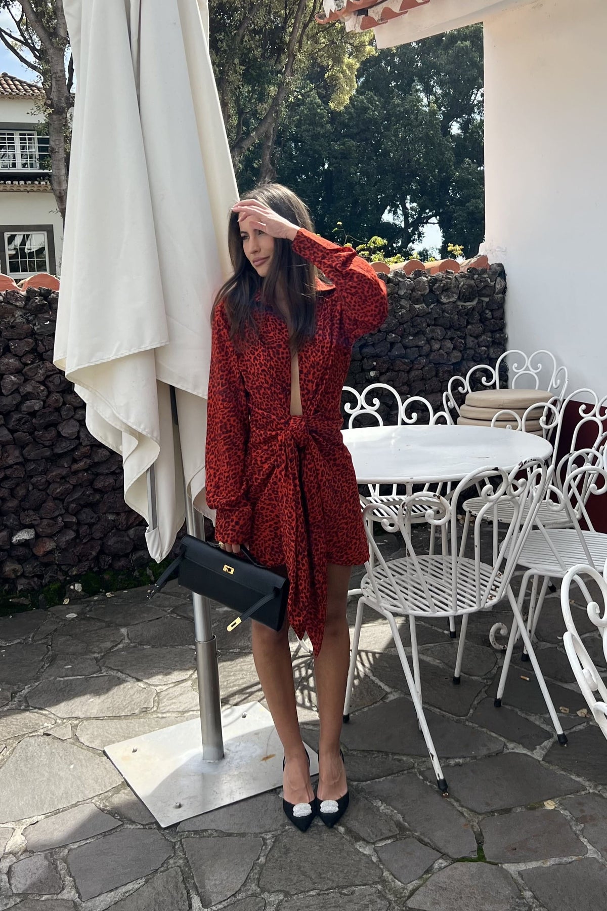 BLOUSE SURDIMENSIONNÉE ROUGE À MOTIF TIGRÉ AVEC NŒUD