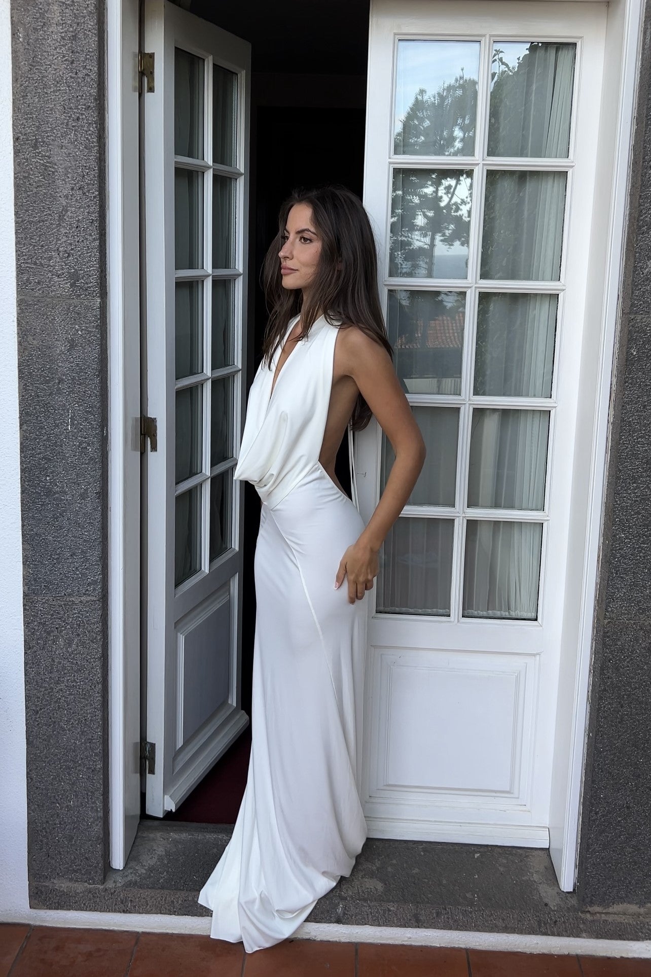 LONG WHITE KNITTED DRESS WITH PLUNGING NECKLINE - KAO LONG WHITE KNITTED DRESS WITH PLUNGING NECKLINE - KAO