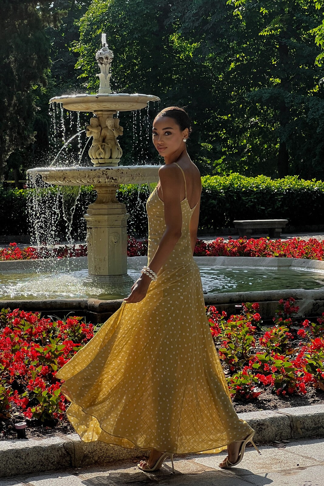 VESTIDO LARGO AMARILLO CON LUNARES BLANCOS