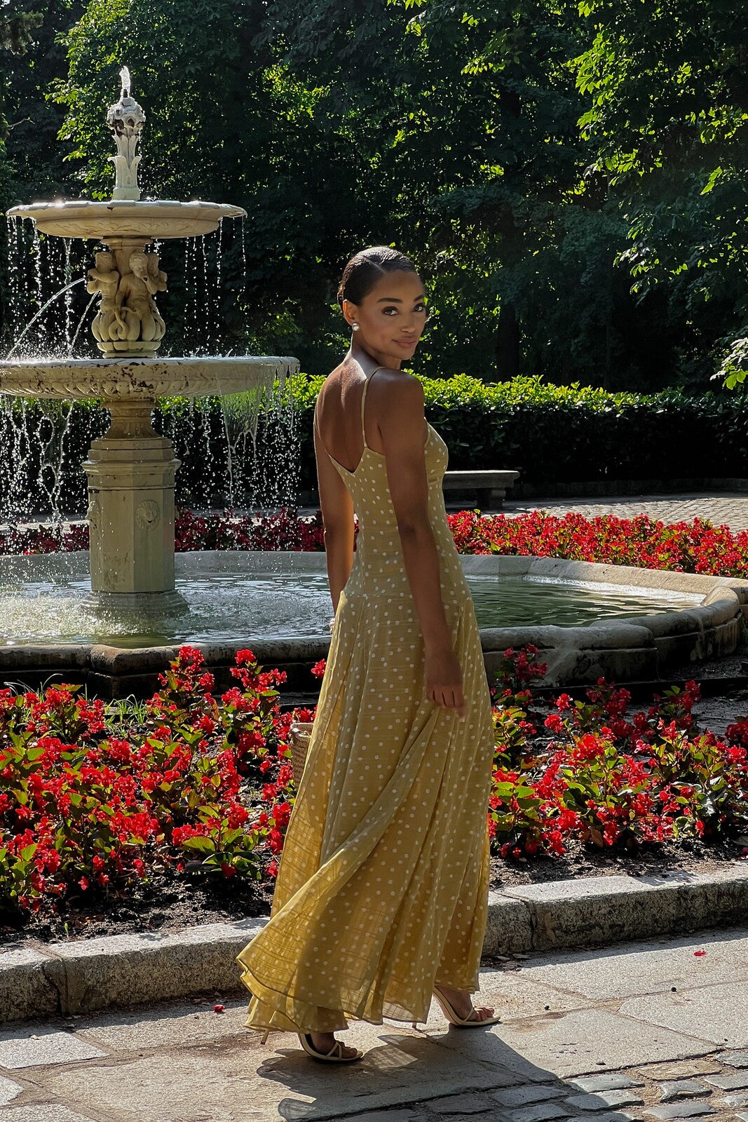 VESTIDO LARGO AMARILLO CON LUNARES BLANCOS