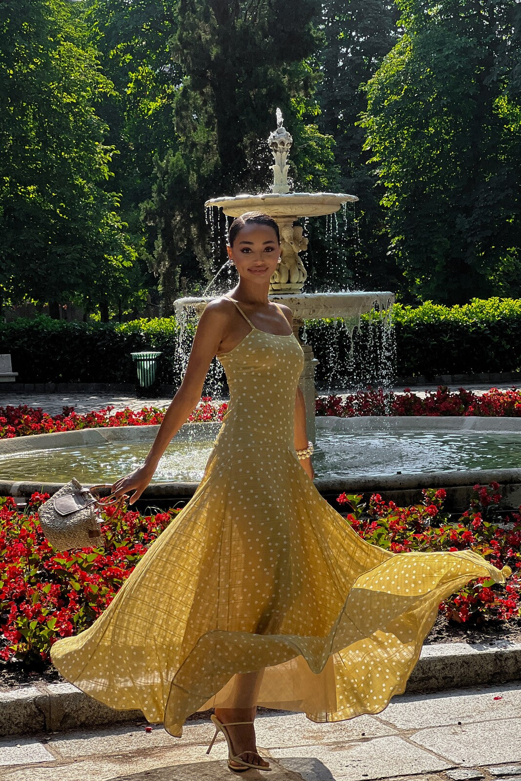 VESTIDO LARGO AMARILLO CON LUNARES BLANCOS