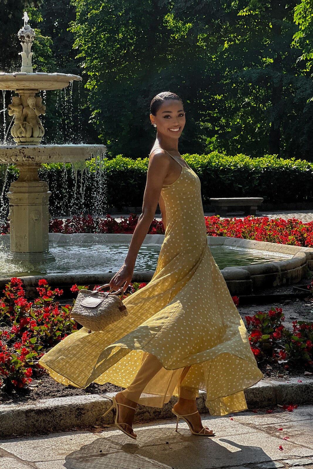 VESTIDO LARGO AMARILLO CON LUNARES BLANCOS