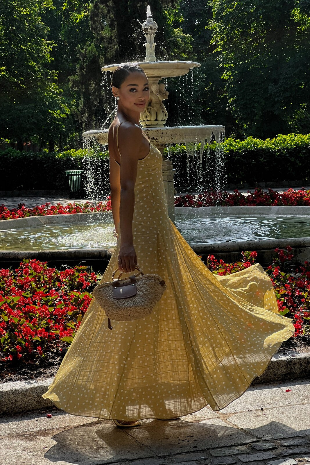 VESTIDO LARGO AMARILLO CON LUNARES BLANCOS