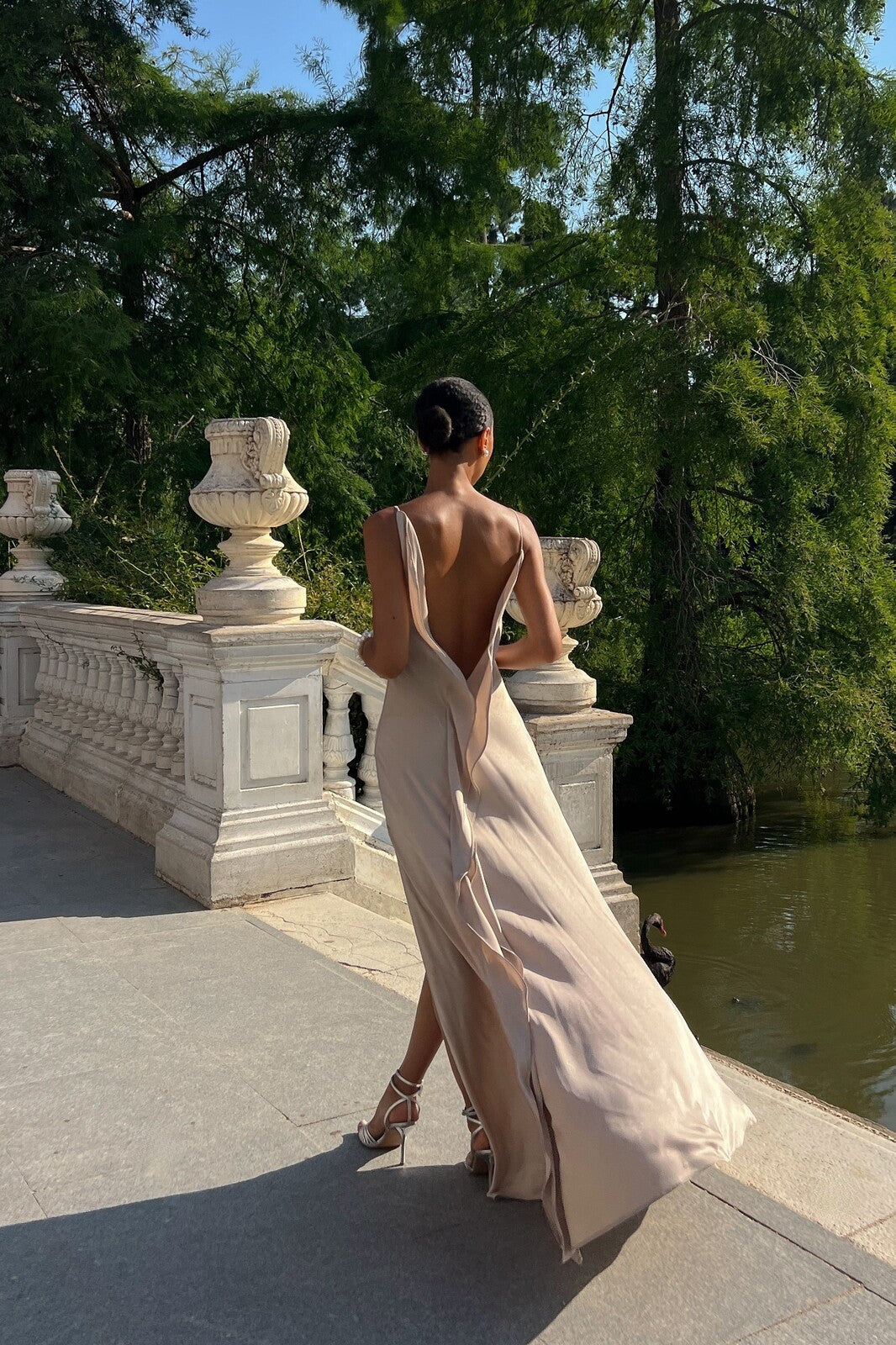 BEIGE DRESS WITH DEEP BACK NECKLINE BEIGE DRESS WITH DEEP BACK NECKLINE