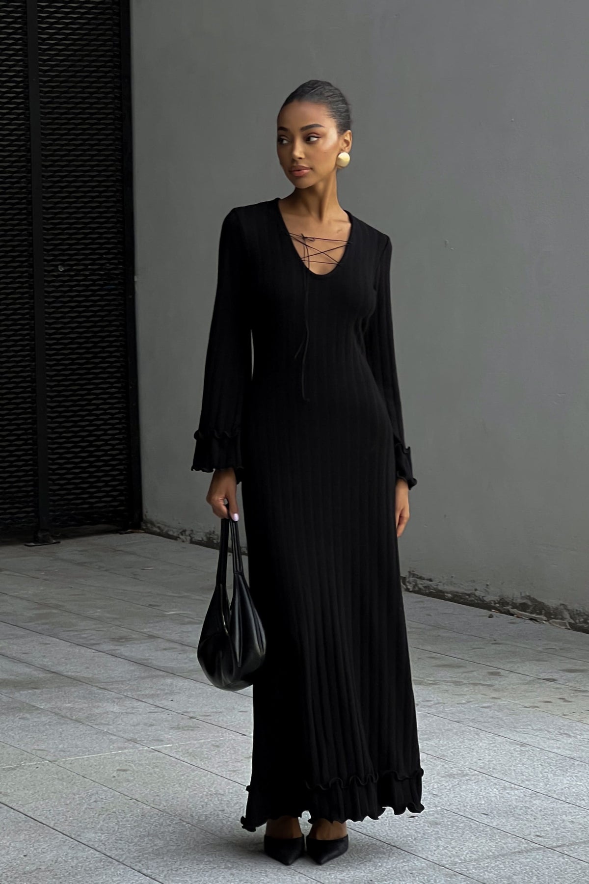 BLACK KNITTED DRESS