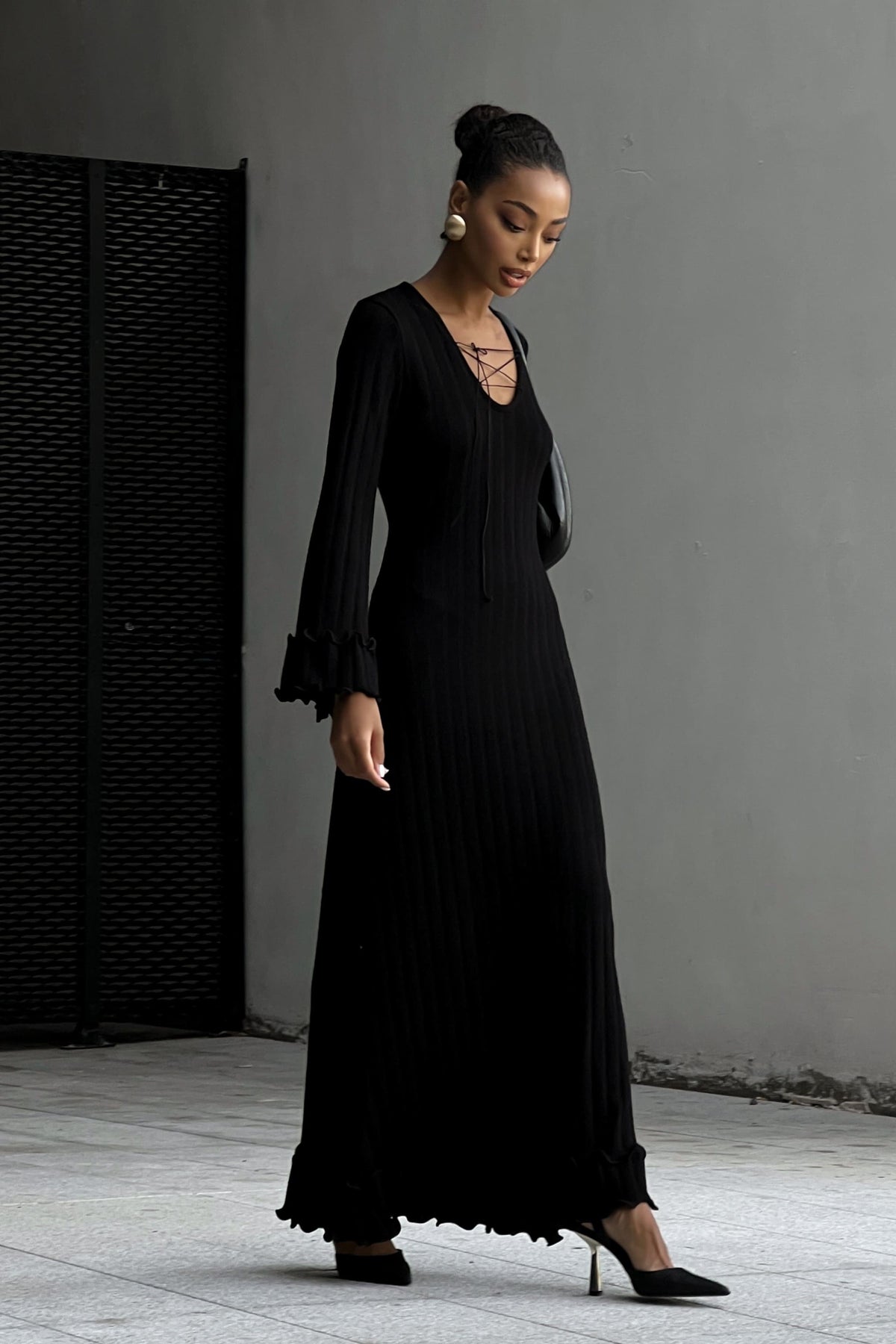 BLACK KNITTED DRESS