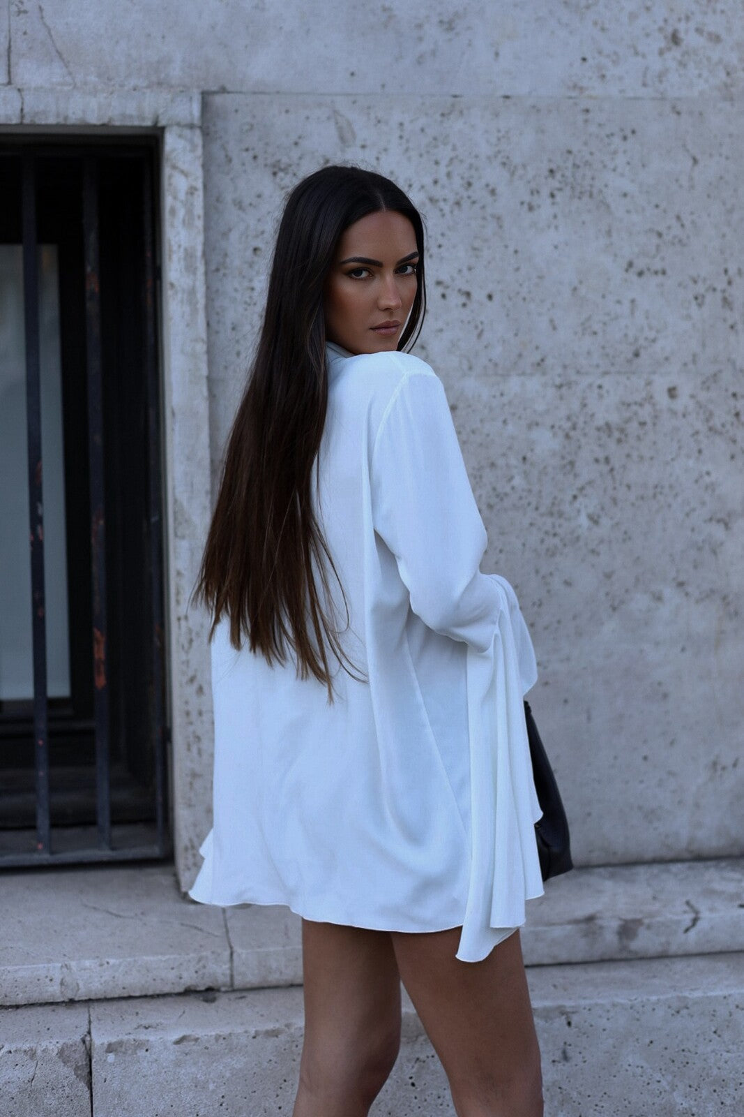 BLOUSE BLANCHE À VOLANTS