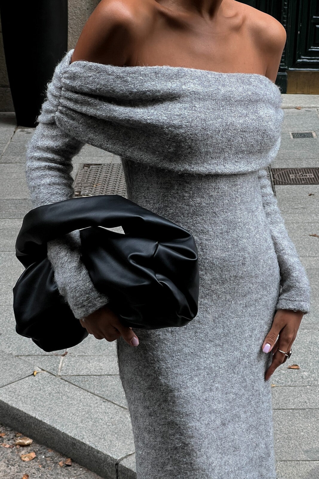 VESTIDO CINZA MALHA COM OMBROS DESCOBERTO