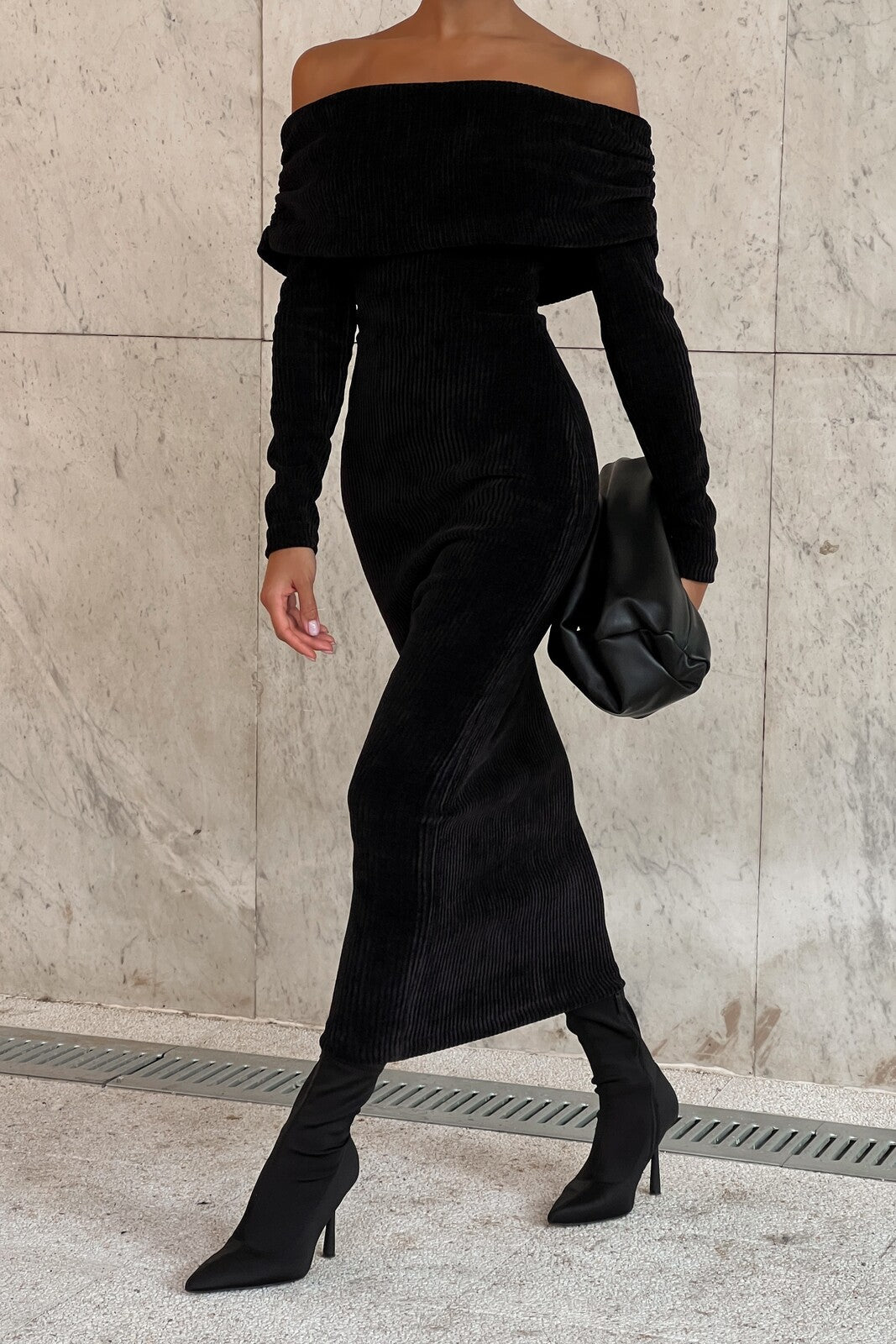 BLACK KNITTED DRESS WITH BARE SHOULDERS