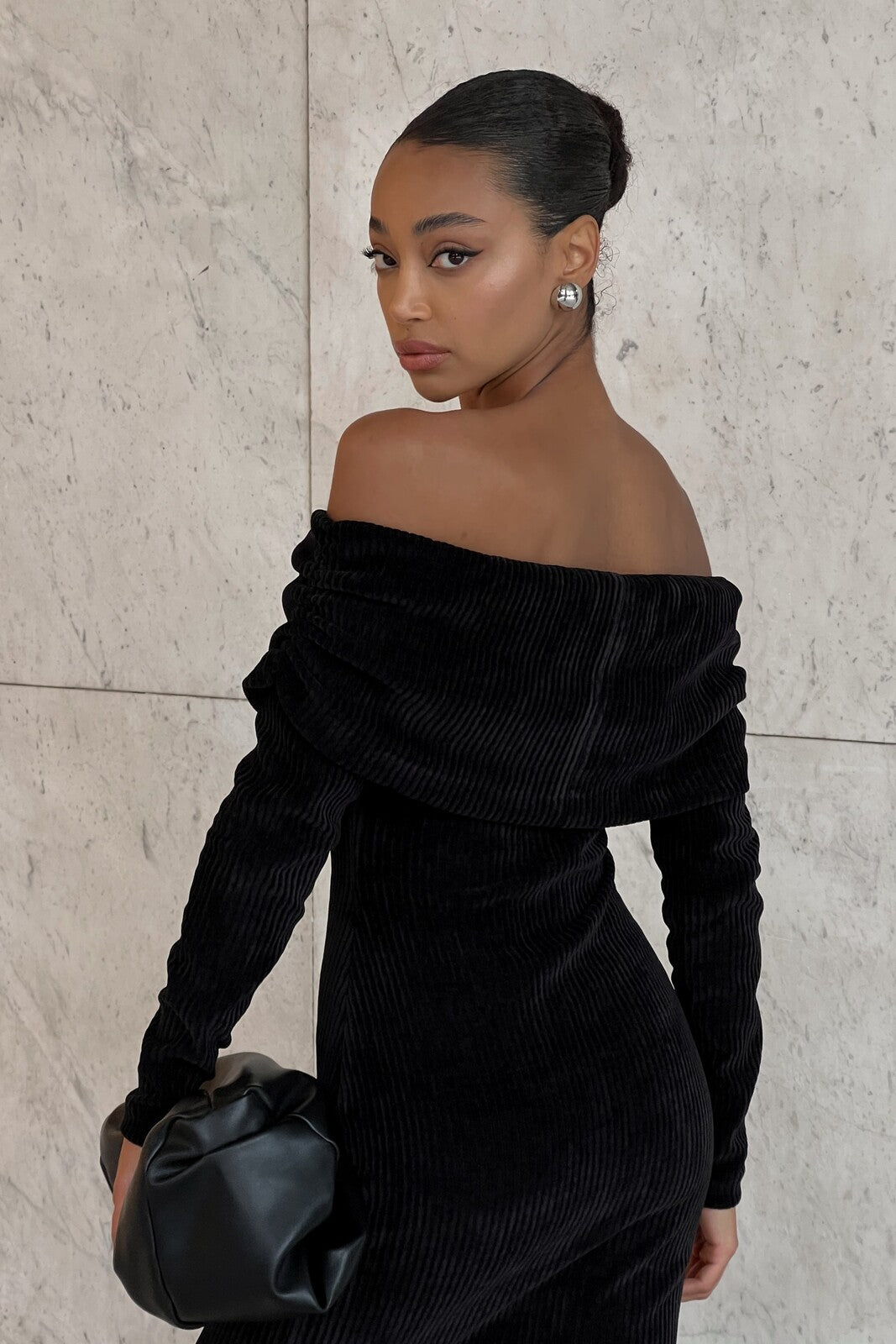 BLACK KNITTED DRESS WITH BARE SHOULDERS