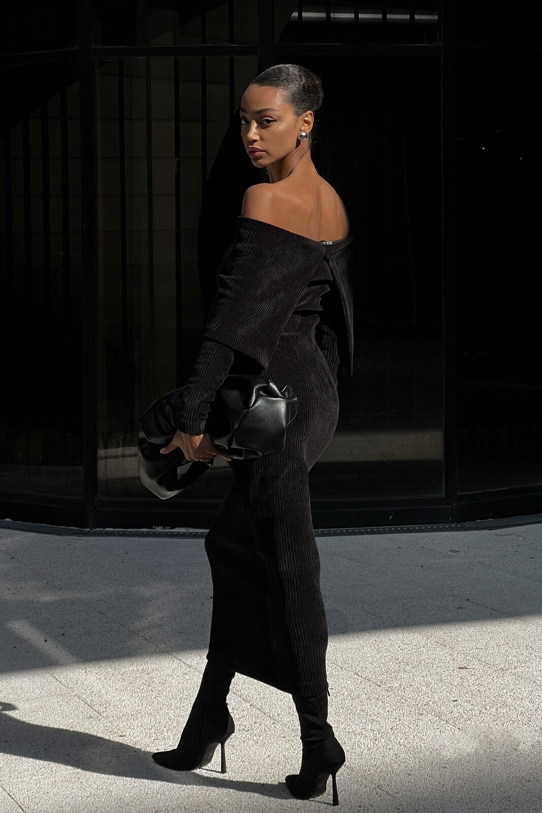BLACK KNIT DRESS WITH OFF-SHOULDER AND STRAIGHT NECKLINE