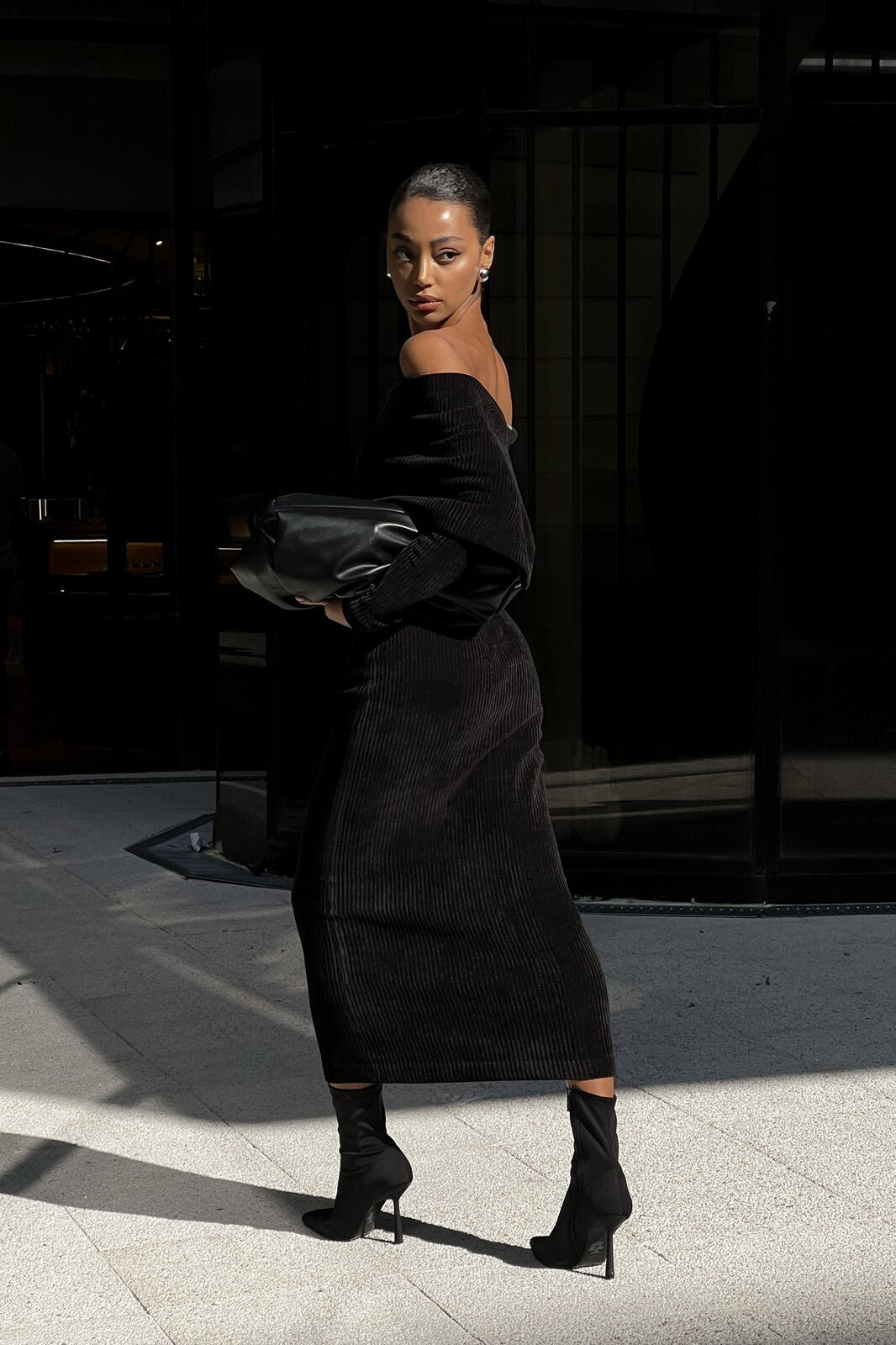 BLACK KNIT DRESS WITH OFF-SHOULDER AND STRAIGHT NECKLINE