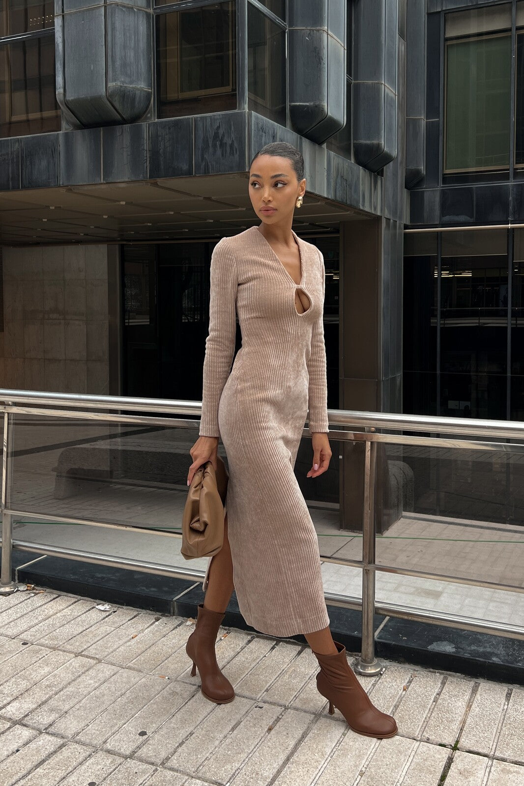 ROBE CAMEL EN TRICOT AVEC MANCHES LONGUES
