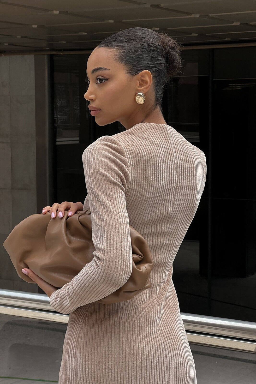 ROBE CAMEL EN TRICOT AVEC MANCHES LONGUES
