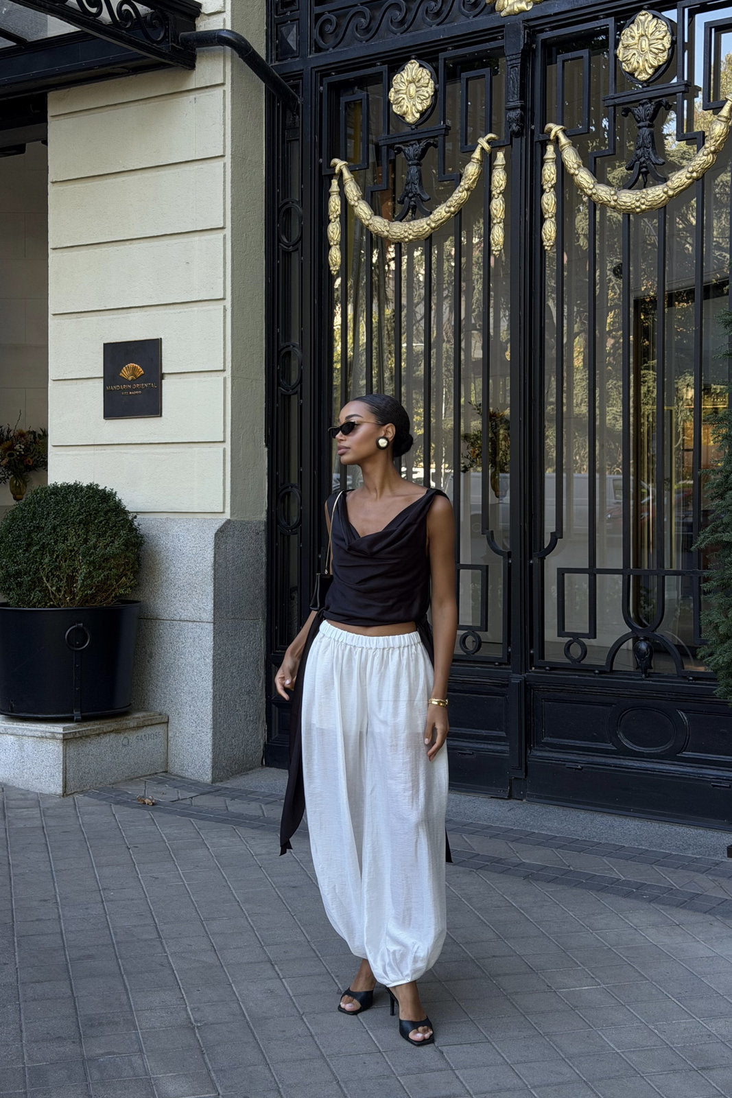 WHITE BALLOON TROUSERS