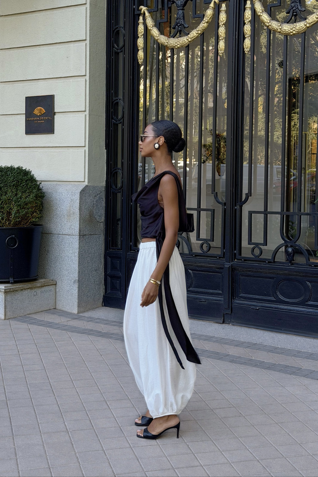 WHITE BALLOON TROUSERS