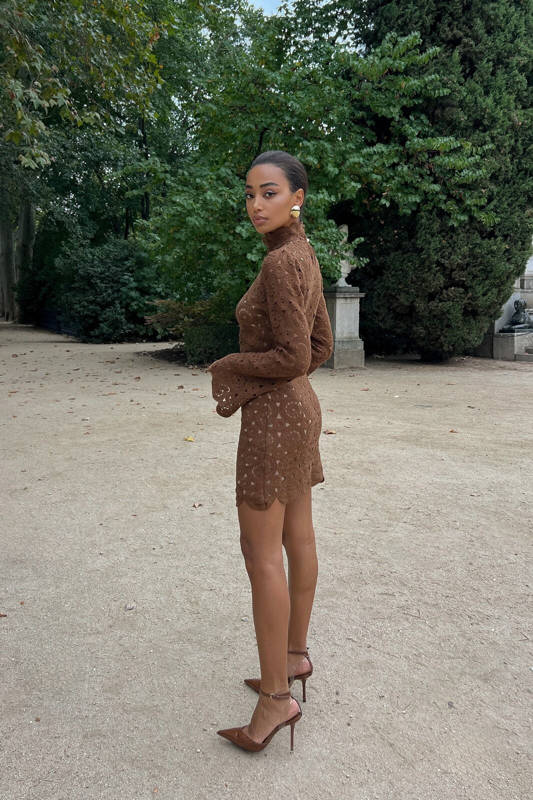 SHORT BROWN LACE KNIT DRESS