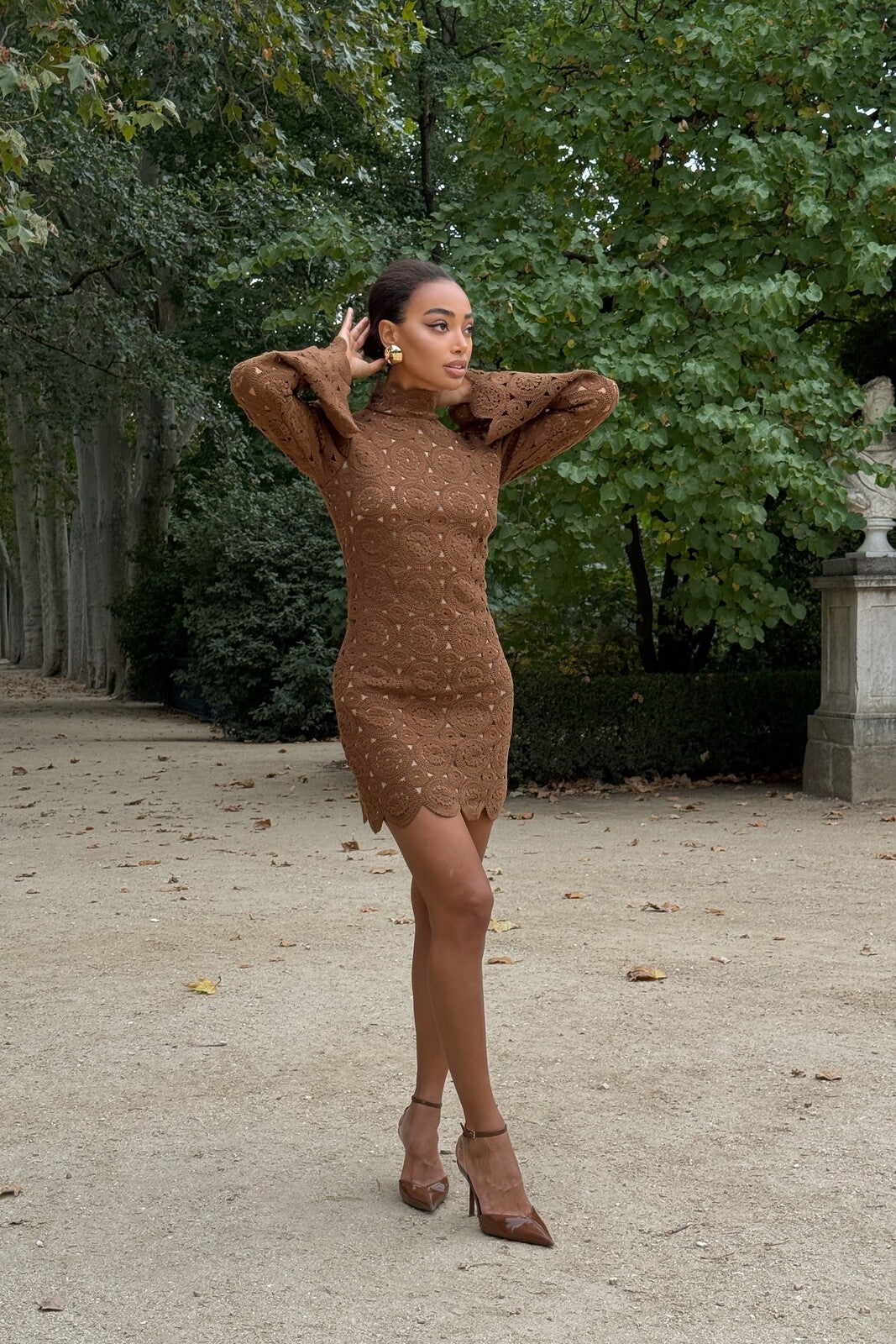 VESTIDO CURTO TRICOT RENDA CASTANHO