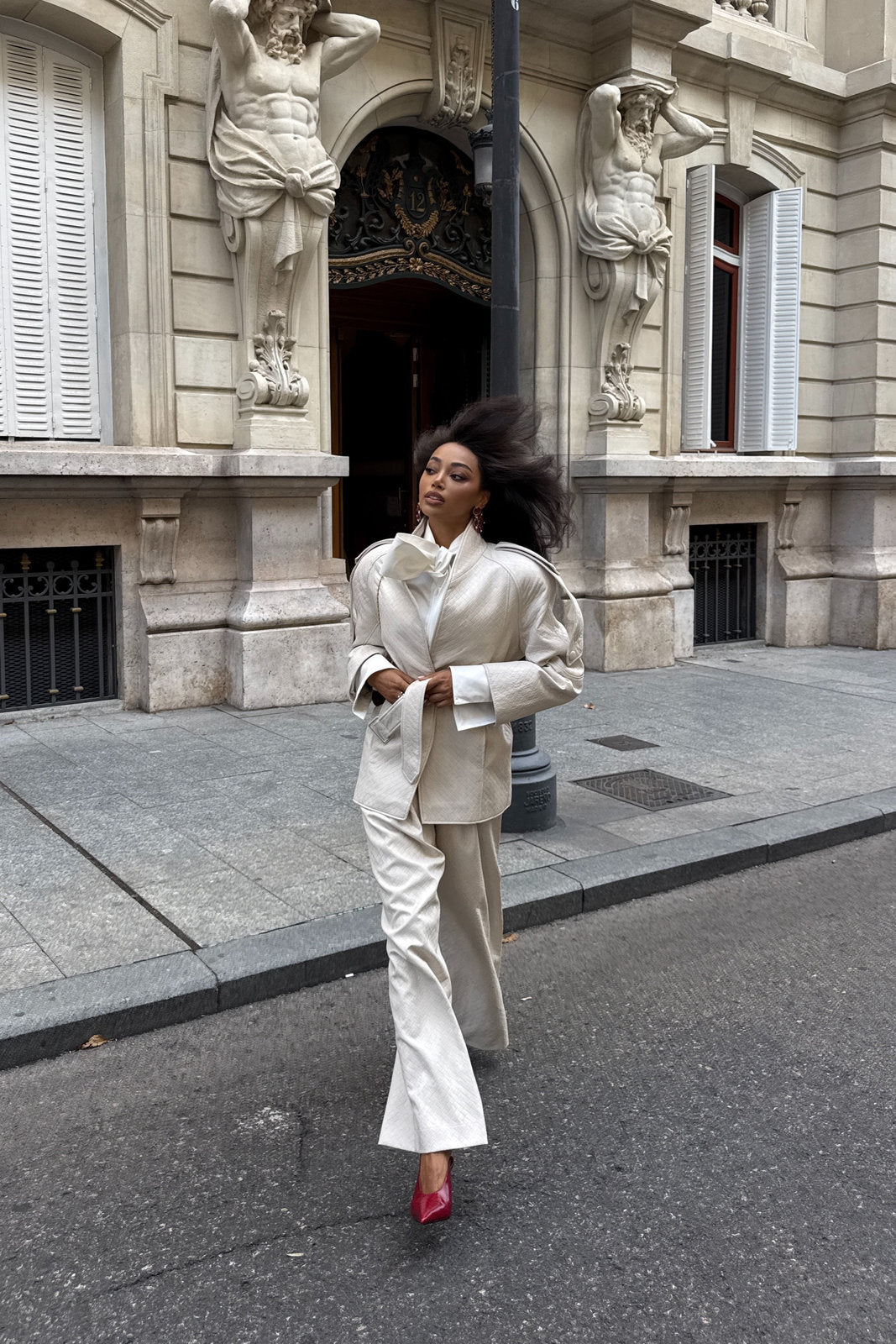 BLAZER TRENCH BEGE CLARO COM CINTO