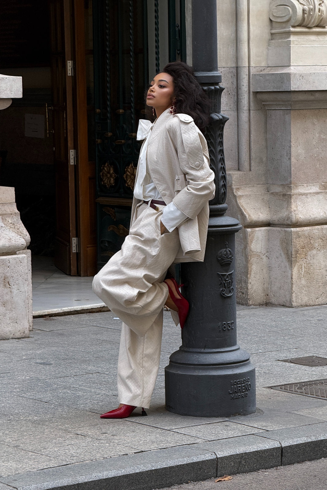 BLAZER TRENCH BEGE CLARO COM CINTO