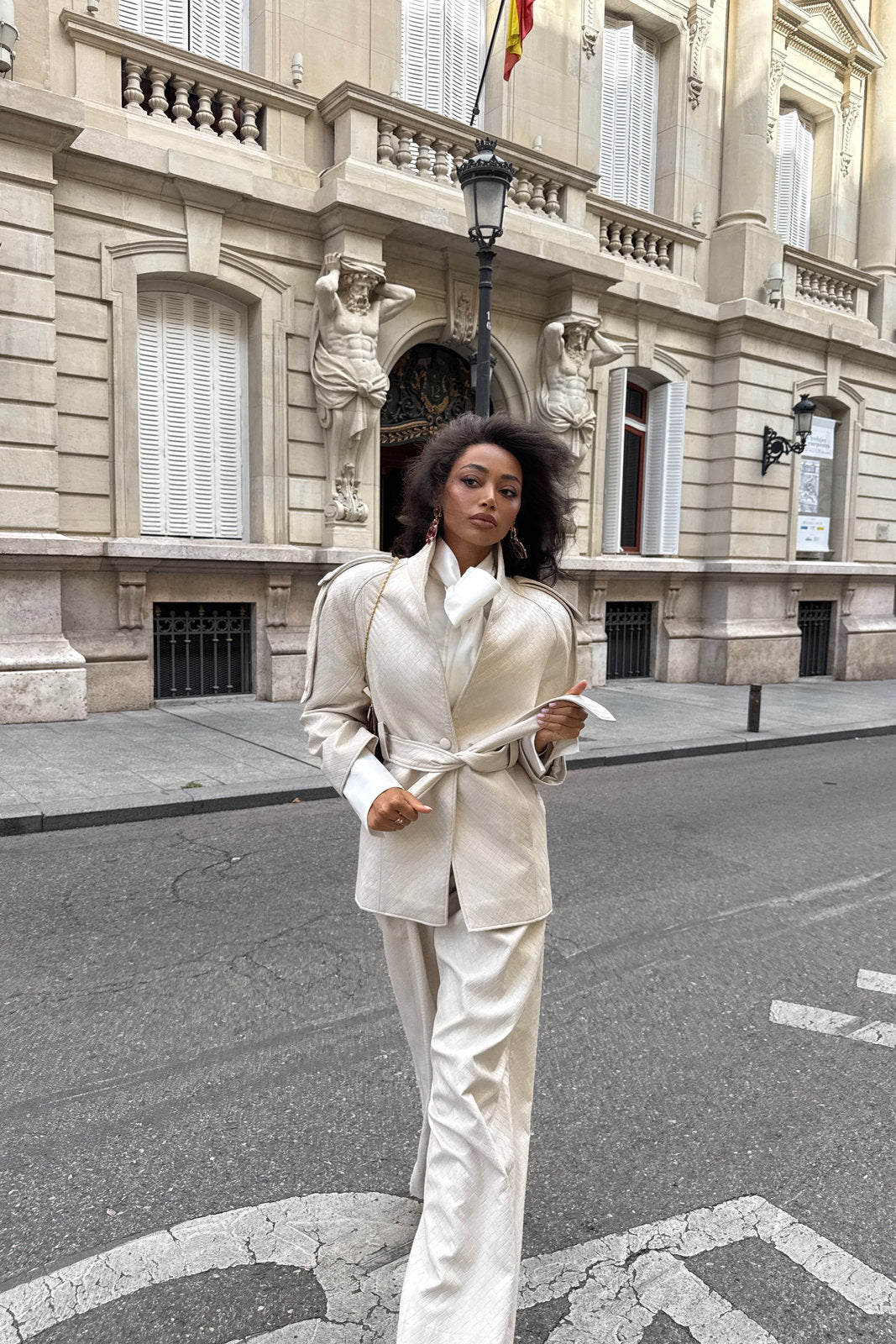 BLAZER TRENCH BEGE CLARO COM CINTO