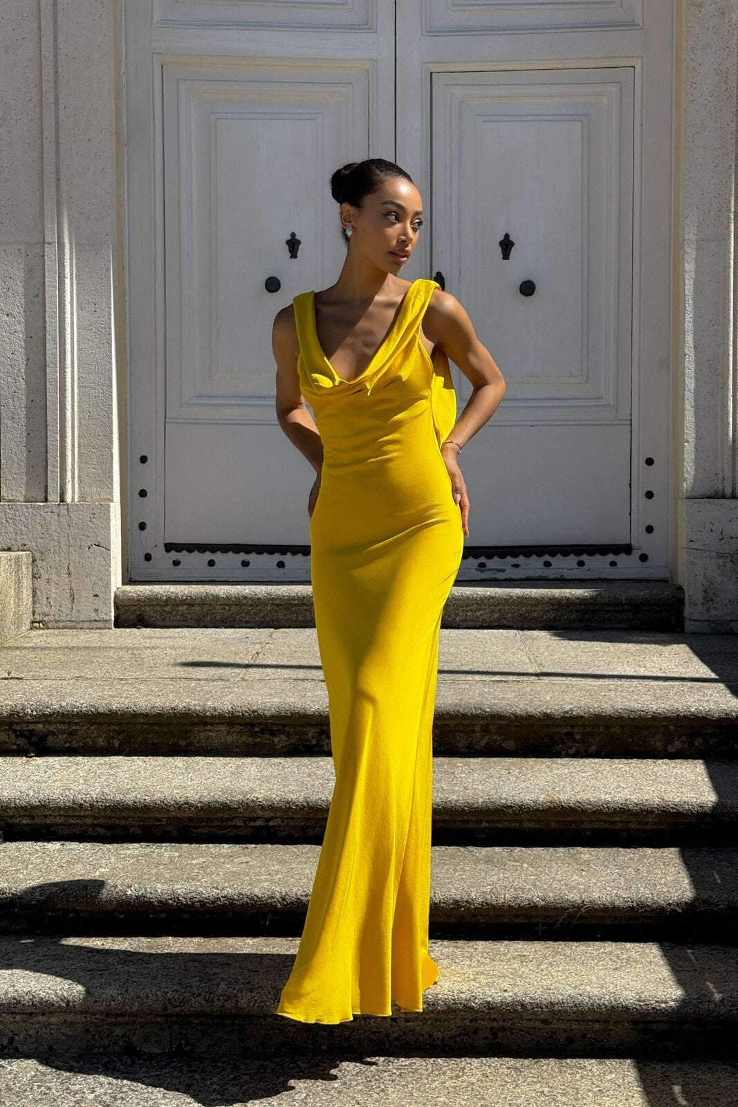 VESTIDO AMARILLO ESCOTE DRAPEADO