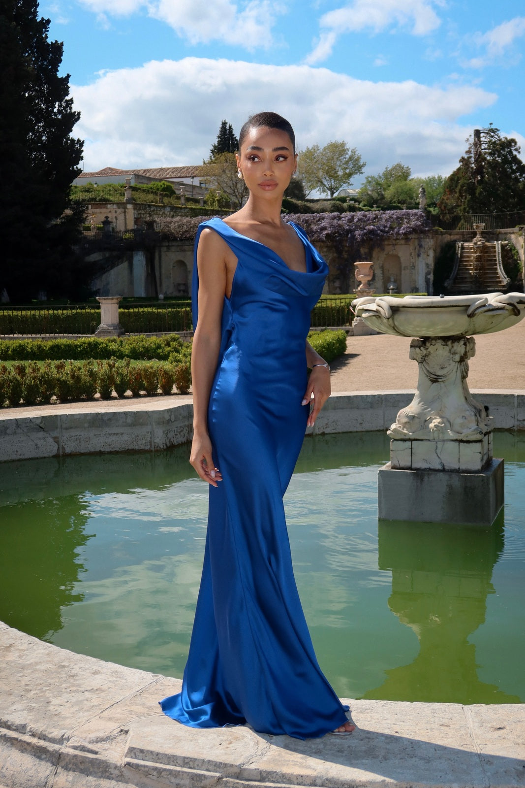 BLUE DRESS WITH PLEATS AT THE NECKLINE BLUE DRESS WITH PLEATS AT THE NECKLINE