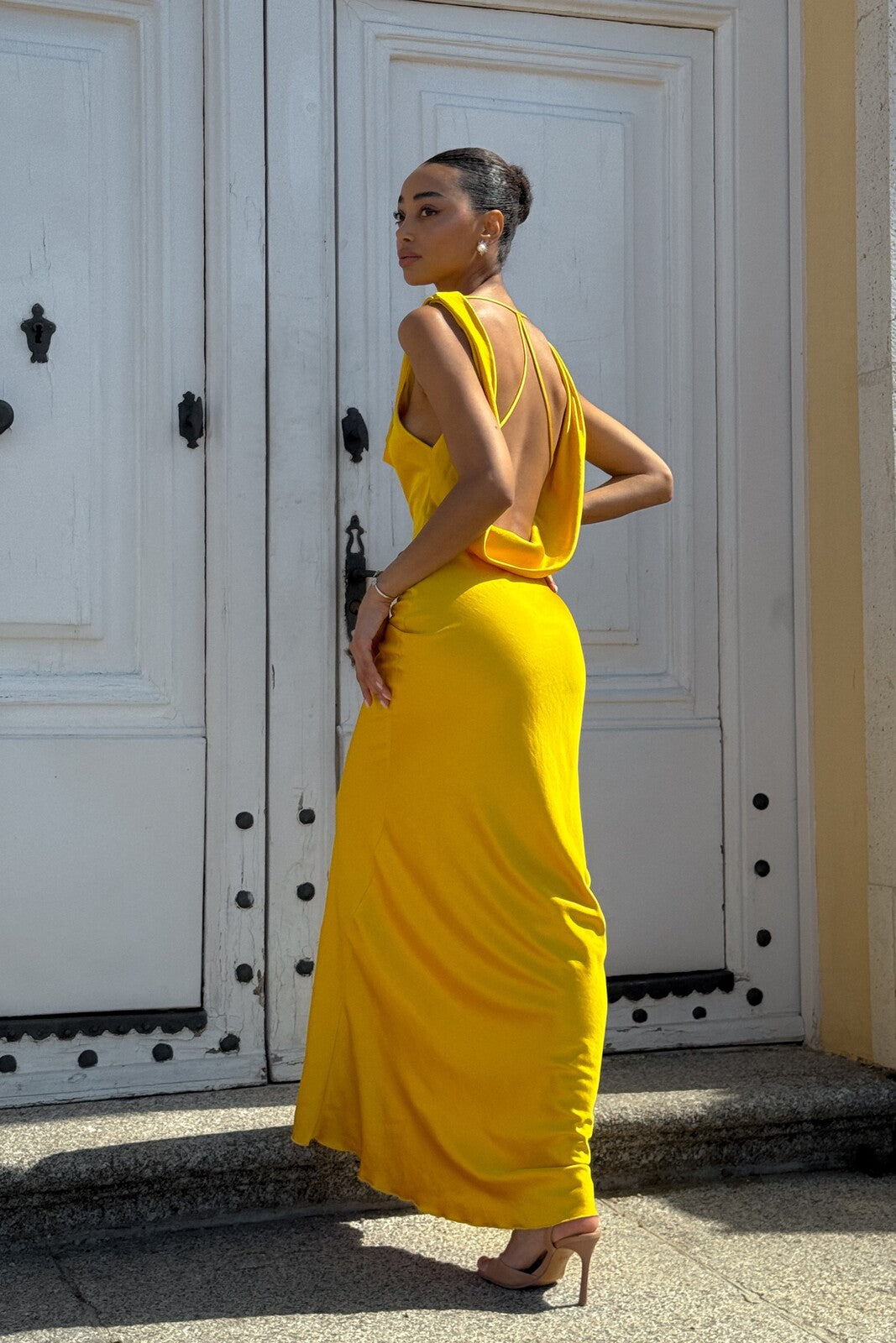 VESTIDO AMARILLO ESCOTE DRAPEADO
