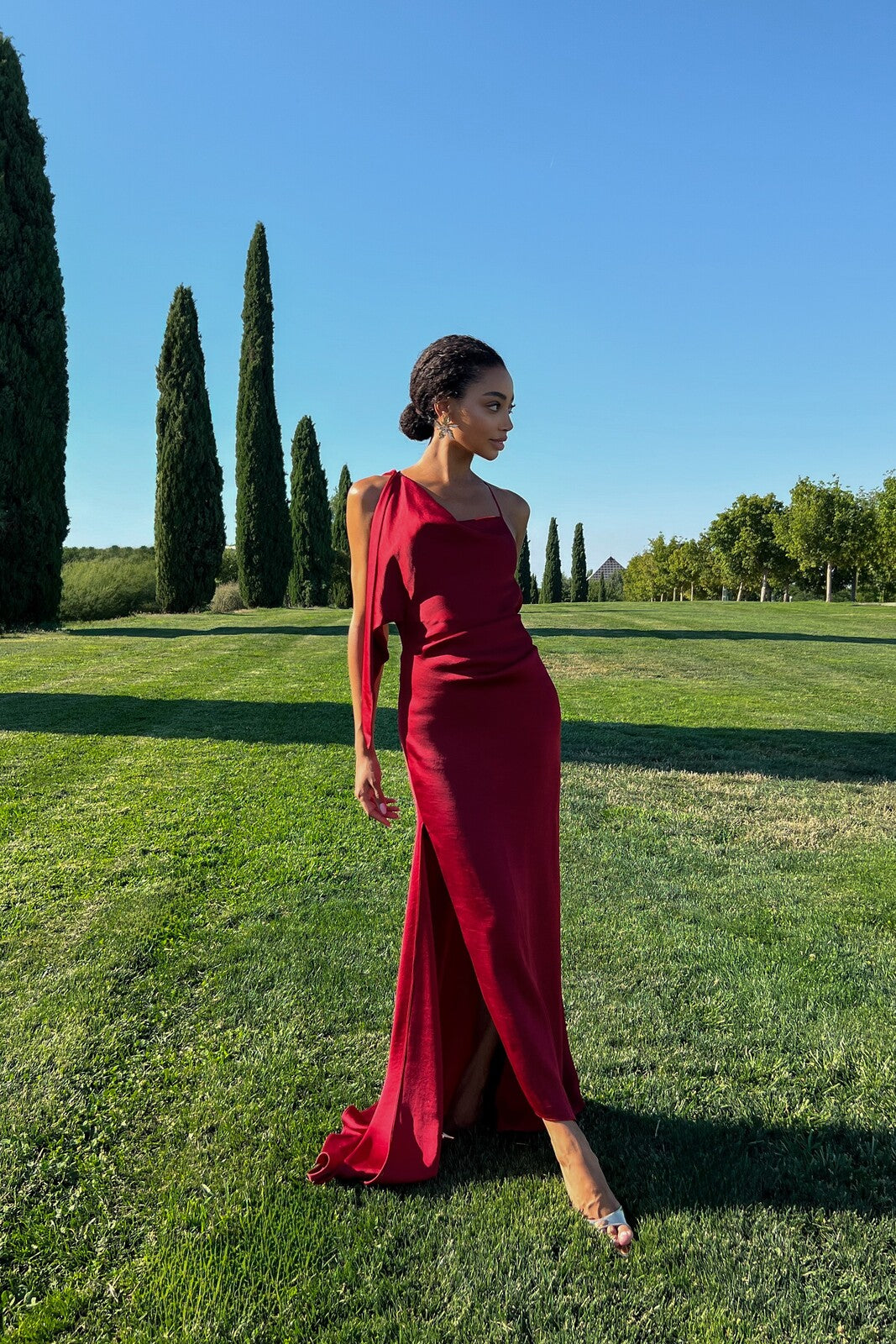 BORDEAUX LONG DRESS WITH SIDE SLIT AND OPEN BACK