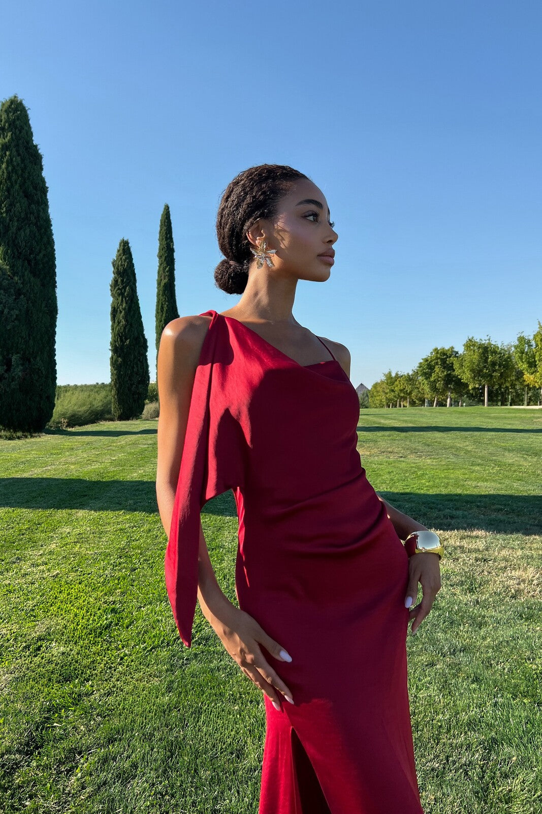 BORDEAUX LONG DRESS WITH SIDE SLIT AND OPEN BACK