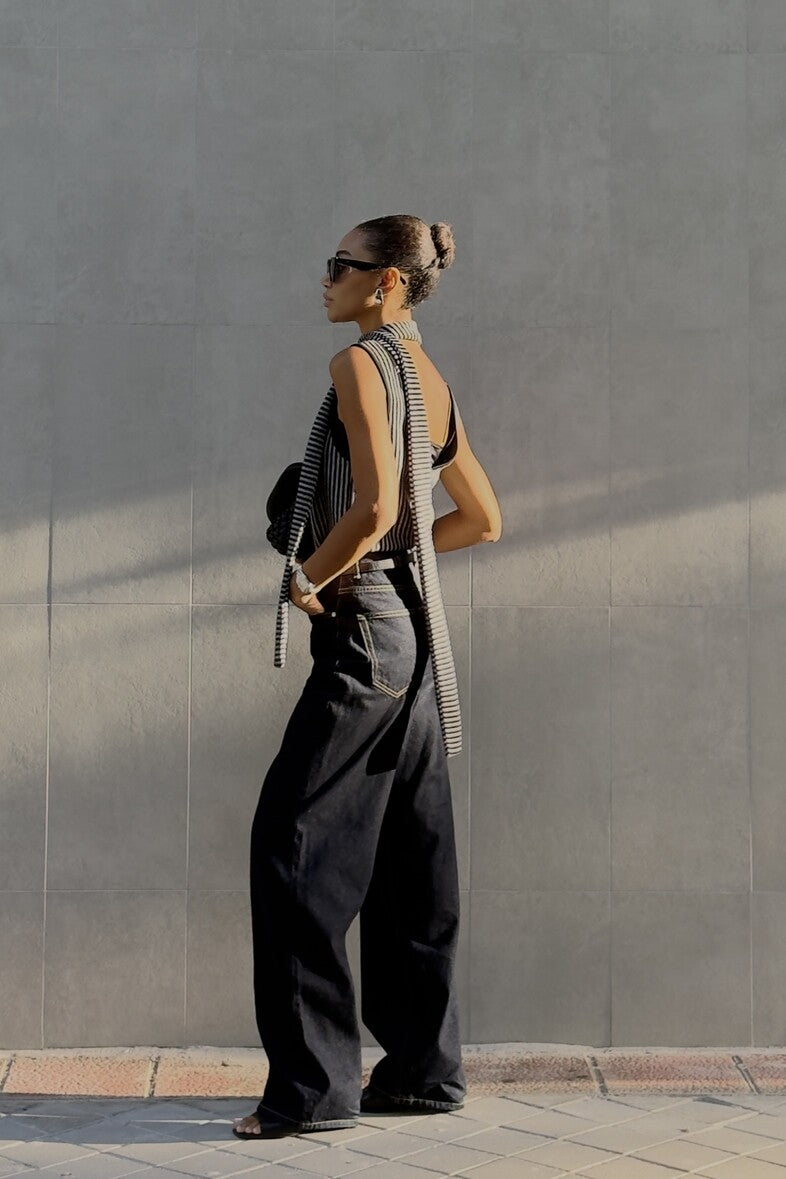 TOP CINZA RISCAS PRETAS