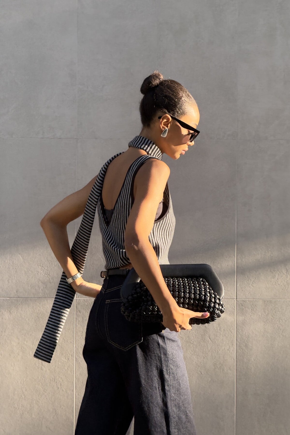 TOP CINZA RISCAS PRETAS