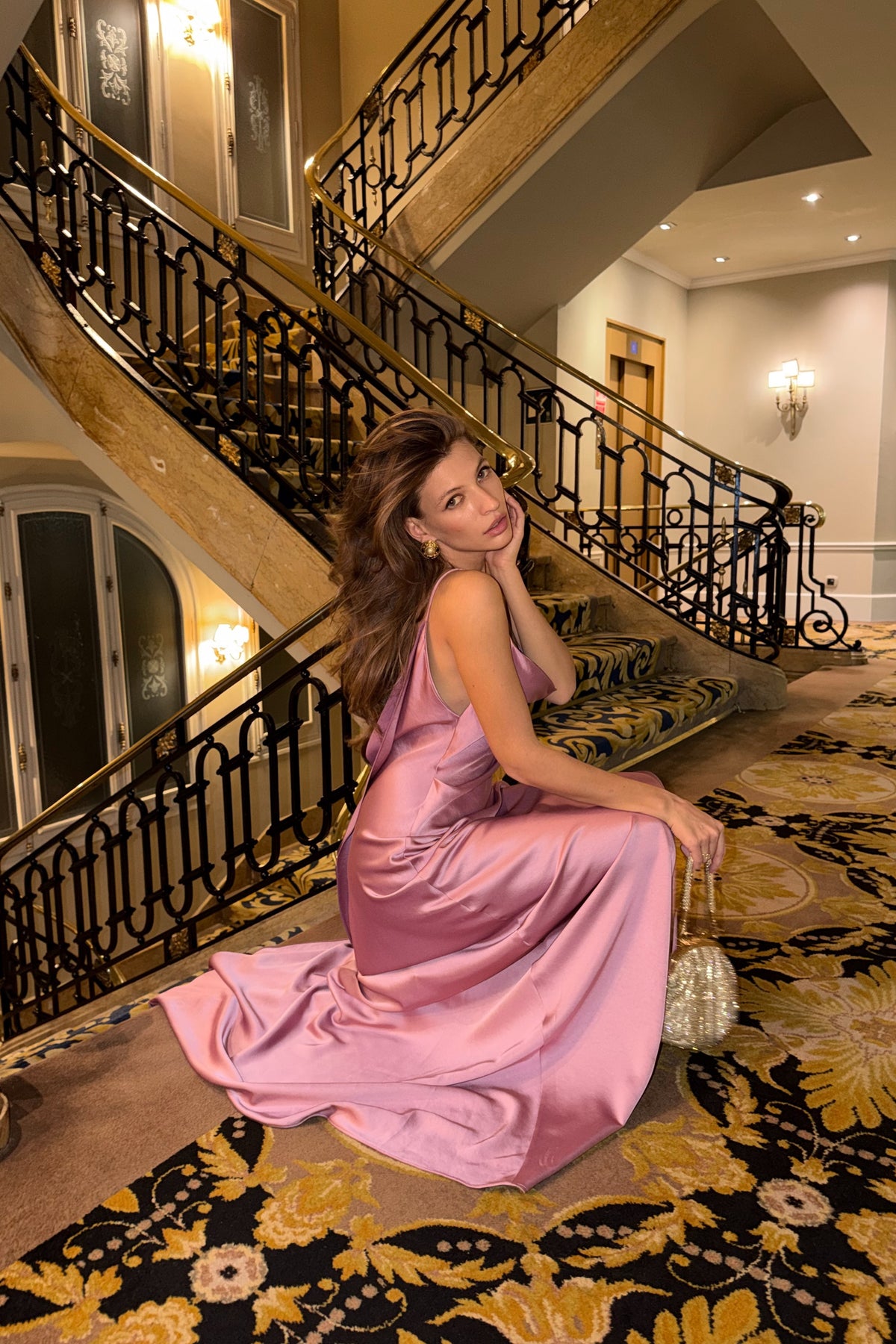 ROBE ROSE À DÉCOLLETÉ DOS PLONGEANT