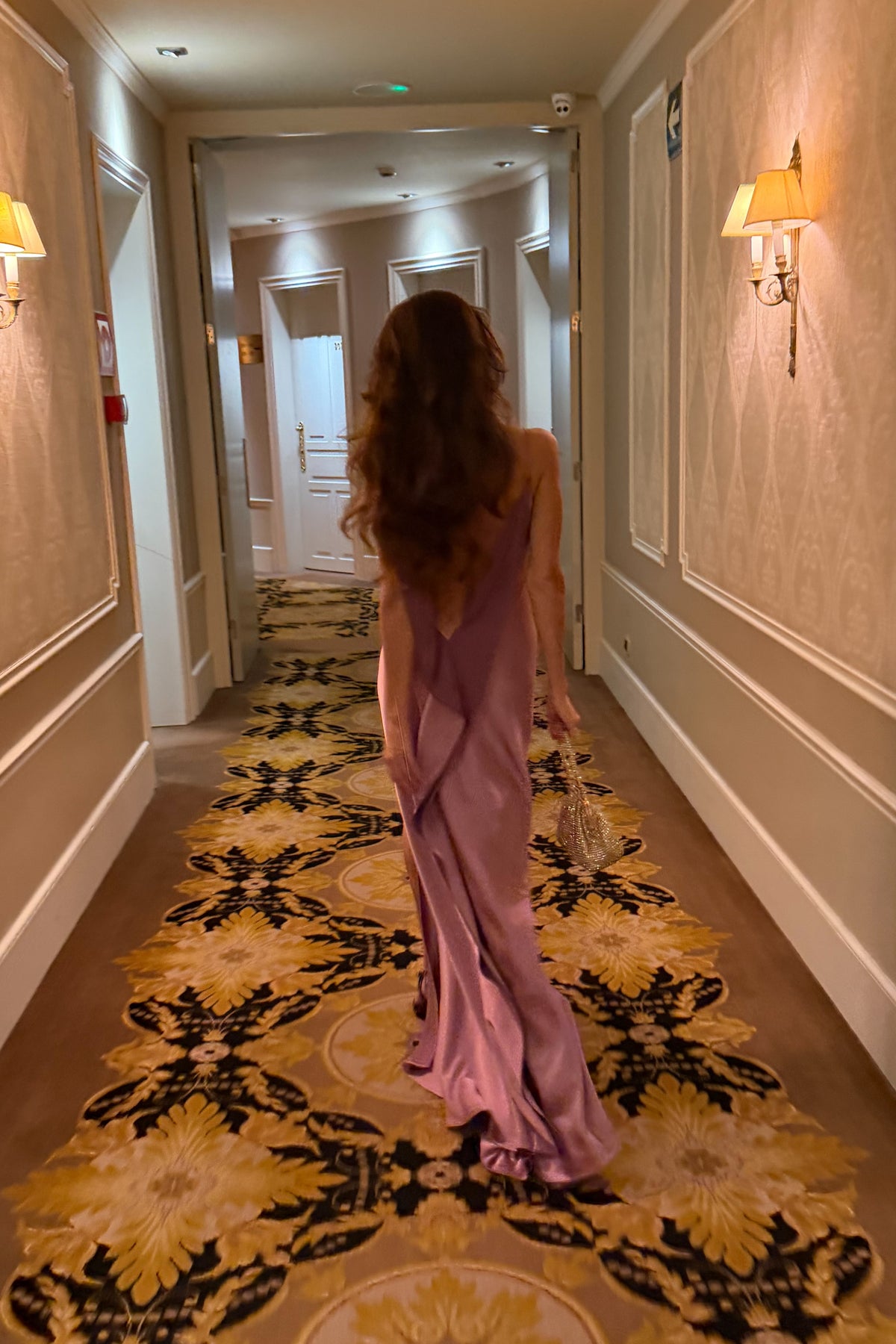 ROBE ROSE À DÉCOLLETÉ DOS PLONGEANT