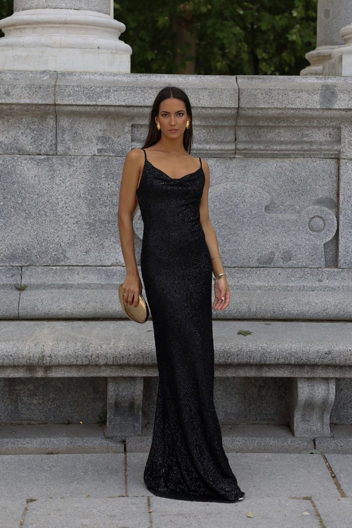 ROBE NOIRE À PAILLETTES
