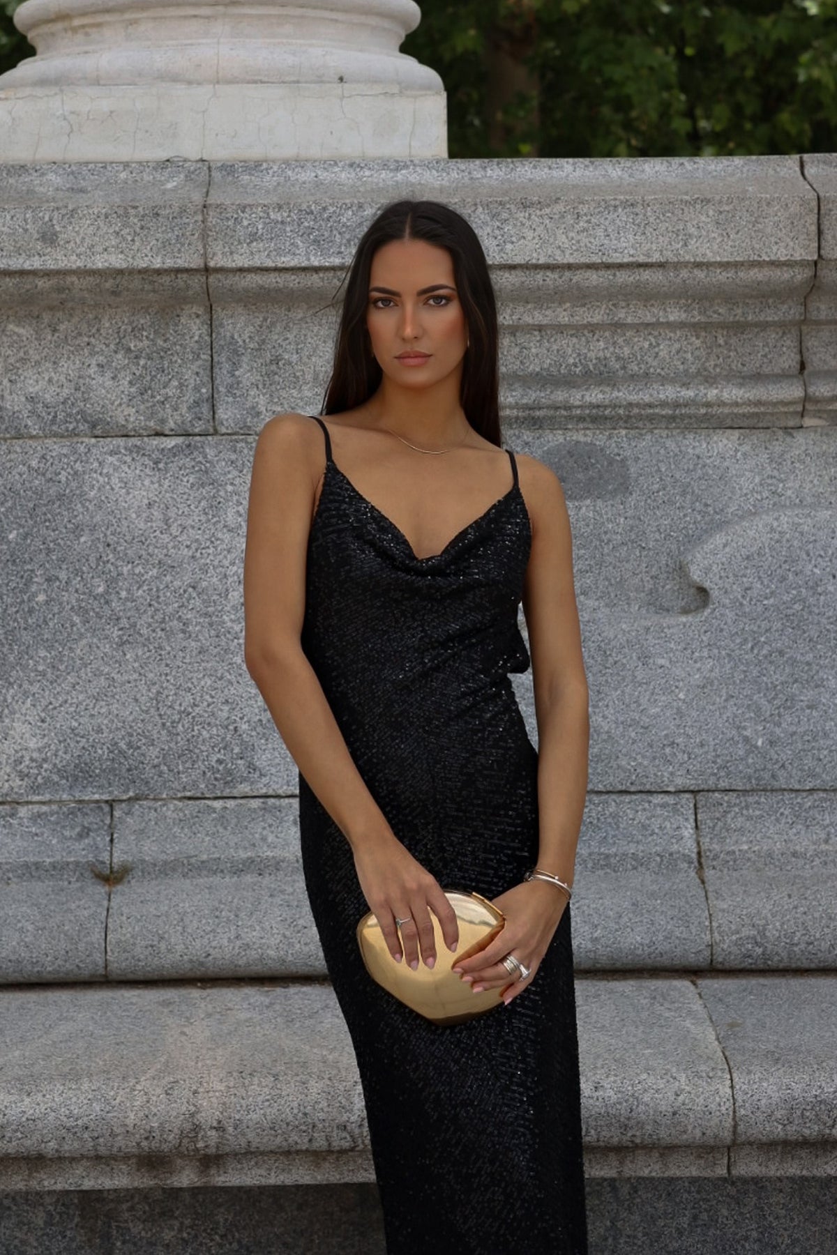 ROBE NOIRE À PAILLETTES