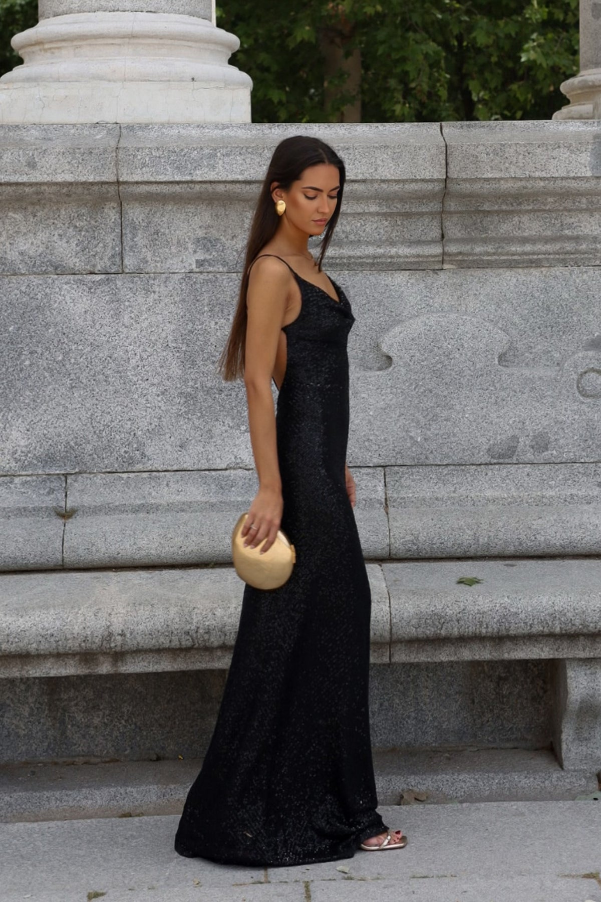 ROBE NOIRE À PAILLETTES