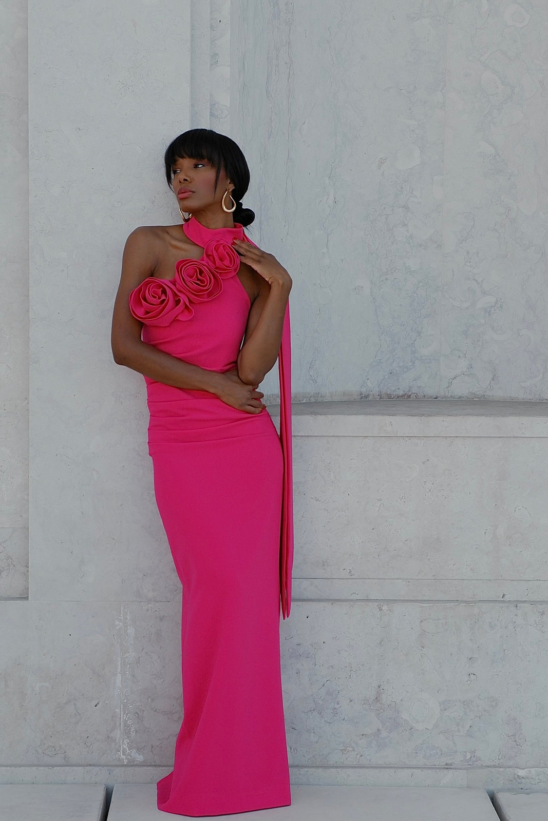 VESTIDO COMPRIDO FÚCSIA COM FLOR