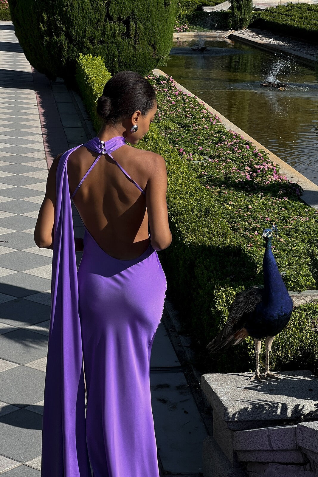 VESTIDO COMPRIDO ROXO COM CAPA