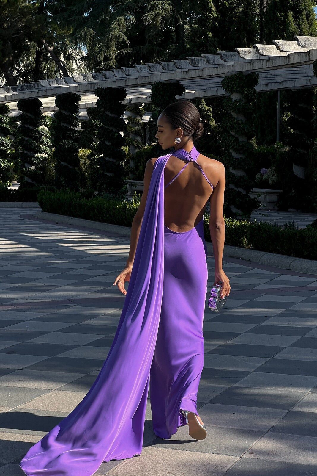 VESTIDO COMPRIDO ROXO COM CAPA